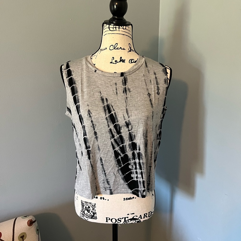 NWOT Closet Candy CBRAND Grey/Black Crop top Large